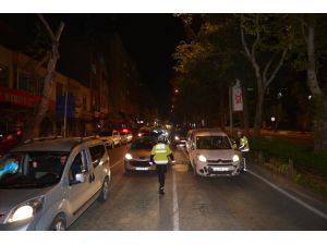 Kahramanmaraş'ta sokağa çıkma yasağının sona ermesinin ardından sokaklarda yoğunluk oluştu