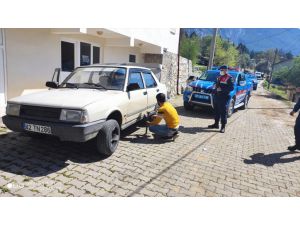 Antalya'da polis uygulamasından kaçan şüpheliler jandarmaya yakalandı