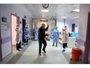 Tunceli'de koronavirüsü yenen 70 yaşındaki hasta taburcu edildi