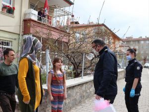 Niğde Emniyet Müdürü Cebeloğlu'ndan kumbarasındaki parayı bağışlayan Elif'e sürpriz