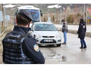 Erzurum'da polislerin Kovid-19 mesaisi