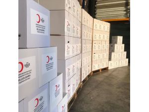 Bursasporlu Selçuk Şahin'den ihtiyaç sahibi ailelere 300 adet gıda kolisi yardımı