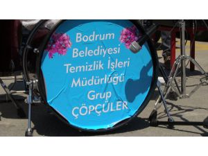 Bodrum'da kurulan "Grup Çöpçüler" korosundan moral klibi
