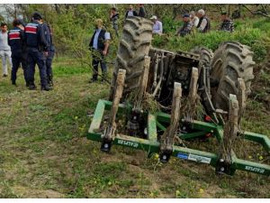 Bursa'da devrilen traktörün altında kalan sürücü hayatını kaybetti