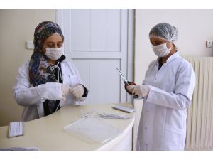 TİGEM Ceylanpınar İşletmesi personelinin maskesini eşleri üretiyor