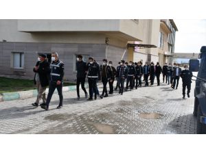 GÜNCELLEME - Ağrı'daki cinayete ilişkin gözaltına alınan 16 kişi adliyeye sevk edildi