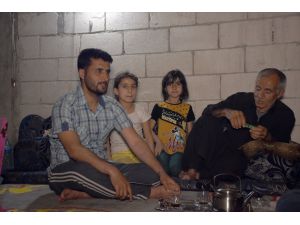 İdlib’deki kamplarda yaşayanlar ilk sahuru ev hasretiyle yaptı