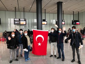 Kazakistan'daki 161 Türk vatandaşı Türkiye'ye hareket etti
