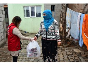 Ağrılı gençler "iftar zamanı" kampanyası ile ihtiyaç sahiplerine gıda yardımı ulaştırıyor