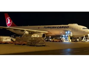 Türkiye'den Pakistan'a tıbbi malzeme götüren ikinci uçak ülkeye indi