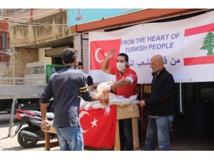 Türkiye'nin Beyrut Büyükelçiliği Lübnan'da ihtiyaç sahibi ailelere ekmek dağıttı