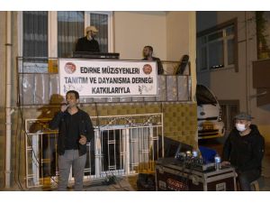 Edirne'de müzisyenlerden "evlerinde kalanlara" moral konseri