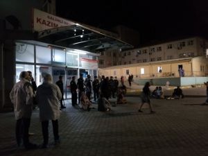 GÜNCELLEME - Manisa'da "zeytin fidesini kırdın" kavgası: 1 ölü, 9 yaralı