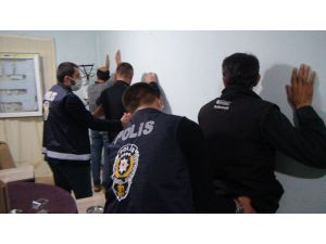 Kumar oynatılan boş dairede yakalanan 8 kişiye 39 bin 375 lira ceza