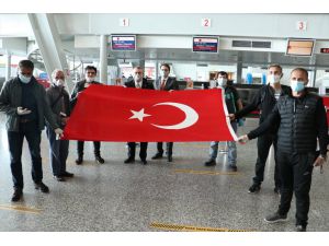 Arnavutluk'taki Türk vatandaşları yurda dönüyor
