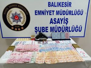 Balıkesir'de evde kumar oynayan 10 kişiye 39 bin lira ceza verildi