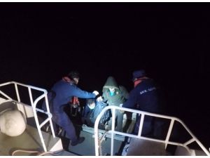 Muğla'da Türk kara sularına itilen bottaki 5 sığınmacı kurtarıldı