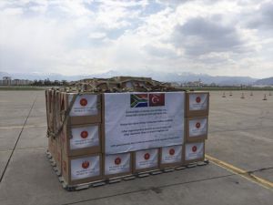 Türkiye'den gönderilen tıbbi malzemeler Güney Afrika'da