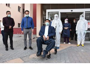 Hakkari'de 81 yaşındaki kanaat önderi koronavirüsü yendi