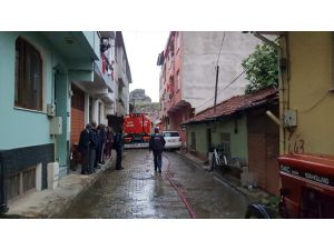 Bursa'da bir evde tüp patladı: 2 yaralı