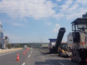 İstanbul'da Mahmutbey Kavşağı'nda onarım ve bakım çalışmaları başladı