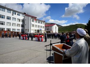 Bitlis'te şehit olan iki asker için tören