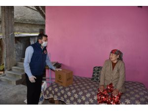Adana'da sağanaktan etkilenen vatandaşlara gıda kolisi desteği