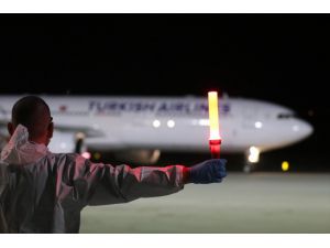 Burkina Faso ve Gine'den gelen 122 Türk vatandaşı İzmir'de öğrenci yurtlarına yerleştirildi