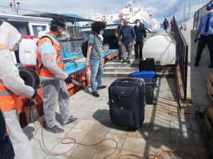Tanker gemisinden ayrılan 6 Türk vatandaşı Muğla'daki yurtlara yerleştirildi
