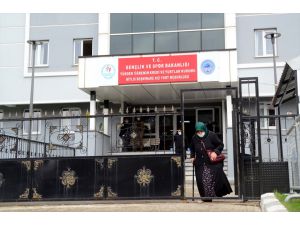 Bitlis'te karantina süresi dolan 187 kişi memleketlerine uğurlandı