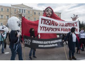 Yunanistan'da sanatçılardan protesto