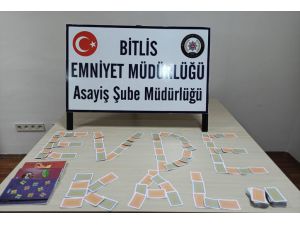 Bitlis'te kumar oynayanlara sosyal mesafeyi ihlalden de ceza kesildi