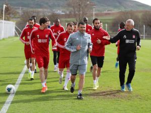 Sivasspor'da ikinci oyuncu grubu tesislerdeki ilk çalışmasını yaptı