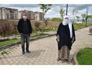 Van ve Muş'ta 65 yaş ve üzeri vatandaşlar uzun bir aradan sonra sokağa çıktı