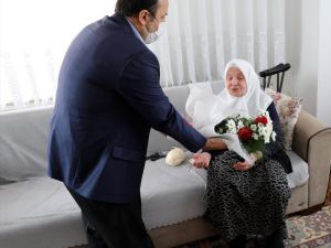 Rize'de 101 yaşındaki Fatma nineye Anneler Günü sürprizi