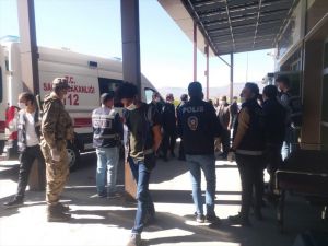 Kars'ta husumetli iki ailenin silahlı kavgasında 2 kişi öldü 1 kişi yaralandı