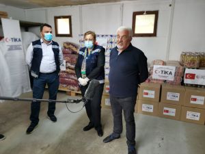 TİKA, Sırbistan'daki düzensiz göçmenlere ramazan paketi dağıttı