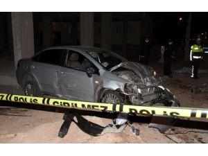 Aksaray'da şüpheli aracı kovalayan polis ekibi kaza yaptı