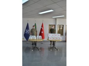 İzmir'deki NATO personeline koruyucu sağlık malzemesi desteği