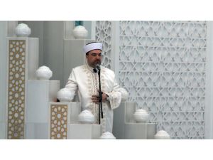 Ahmet Hamdi Akseki Camisi'nde cuma namazı kılındı