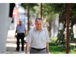 65 yaş ve üzeri vatandaşlar yeniden sokağa çıktı