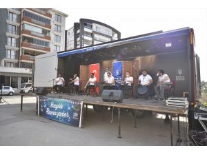 Bursalılara sokağa çıkma kısıtlaması günlerinde "kapı önü" fasıl eğlencesi