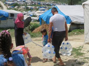 İdlib kırsalına 7 tır ramazan yardımı