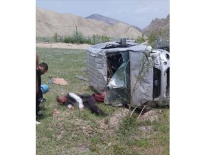 Erzurum'da şarampole devrilen kamyonetteki 3 kişi yaralandı
