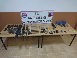 Kars'ta etkisiz hale getirilen 3 teröriste ait silah ve mühimmat ele geçirildi