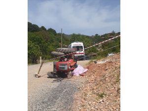 Denizli'de devrilen traktörün altında kalan sürücü öldü