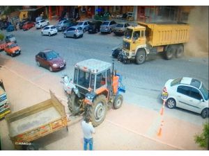 Kayseri'de hafriyat kamyonu araçlara ve evin duvarına çarptı: 5 yaralı
