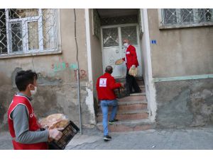 Türk Kızılaydan 1500 aileye pide ve gıda yardımı