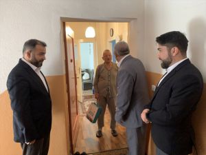 Berlin Şehitlik Camisi yöneticileri bayram öncesi yaşlıları evlerinde ziyaret etti