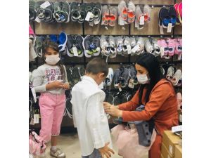 Şırnak'ta ihtiyaç sahibi 700 çocuk bayram öncesi giydirildi